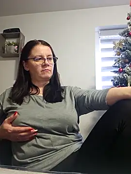 Snapshot of KristenVega chatting on 12-04-25, 10:35 KristenVega online show from 12-04-25, 10:35