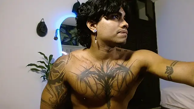 Snapshot of Young_laroi chatting on 12-04-24, 08:56 Young laroi online show from 12-04-24, 08:56