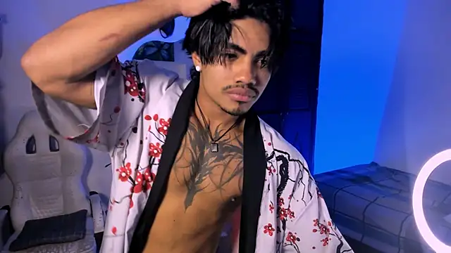 Snapshot of Young_laroi chatting on 12-17-24, 05:18 Young laroi online show from 12-17-24, 05:18