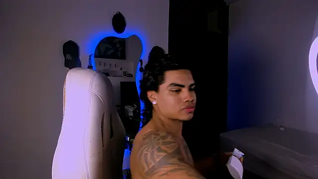 Snapshot of Young_laroi chatting on 01-16-25, 03:34 Young laroi online show from 01-16-25, 03:34