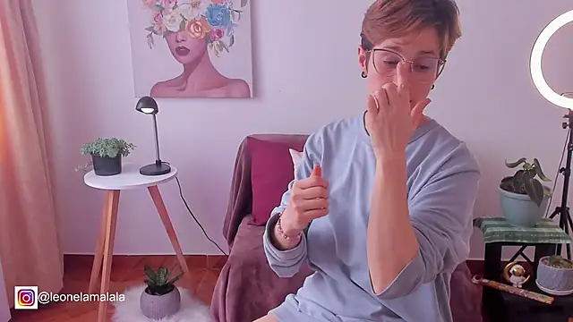 Snapshot of cuddlingbunny chatting on 03-17-25, 06:53 cuddlingbunny online show from 03-17-25, 06:53