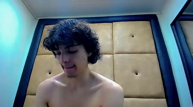 Snapshot of Sr_BonnyEthan chatting on 12-07-24, 01:40 Sr BonnyEthan online show from 12-07-24, 01:40