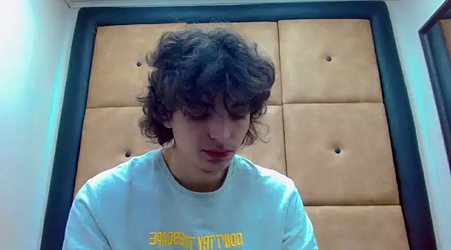 Snapshot of Sr_BonnyEthan chatting on 12-16-24, 01:32 Sr BonnyEthan online show from 12-16-24, 01:32