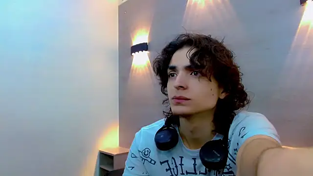 Snapshot of Sr_BonnyEthan chatting on 10-09-25, 01:53 Sr BonnyEthan online show from 10-09-25, 01:53