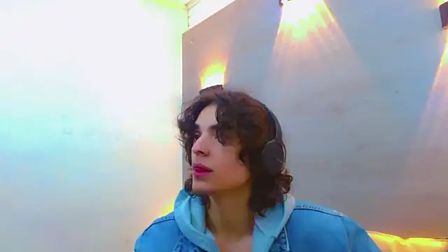 Snapshot of Sr_BonnyEthan chatting on 10-14-25, 02:07 Sr BonnyEthan online show from 10-14-25, 02:07