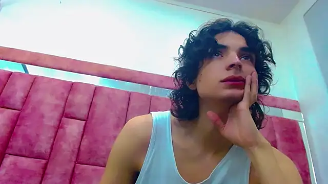 Snapshot of Sr_BonnyEthan chatting on 10-18-25, 01:56 Sr BonnyEthan online show from 10-18-25, 01:56