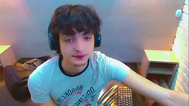 Sr BonnyEthan online show from 12-18-25, 01:50