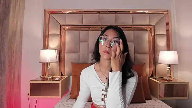 Snapshot of DaraBeckett chatting on 01-20-25, 12:07 DaraBeckett online show from 01-20-25, 12:07