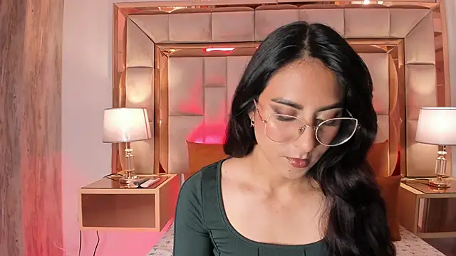 Snapshot of DaraBeckett chatting on 01-28-25, 12:11 DaraBeckett online show from 01-28-25, 12:11