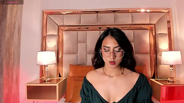 Snapshot of DaraBeckett chatting on 02-15-25, 12:33 DaraBeckett online show from 02-15-25, 12:33