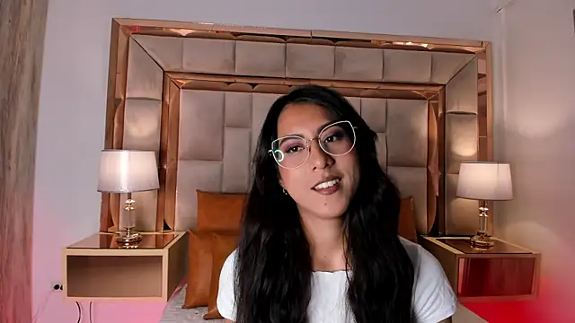 Snapshot of DaraBeckett chatting on 02-18-25, 12:17 DaraBeckett online show from 02-18-25, 12:17