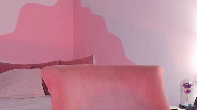 Snapshot of DaraBeckett chatting on 12-03-25, 12:40 DaraBeckett online show from 12-03-25, 12:40