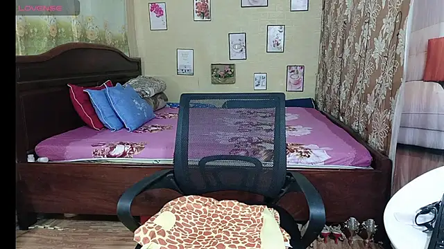 Snapshot of Lanian_99 chatting on 11-06-25, 12:44 Lanian 99 online show from 11-06-25, 12:44