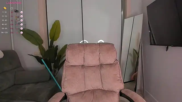 Snapshot of helen_ramsay chatting on 10-14-25, 03:02 helen ramsay online show from 10-14-25, 03:02