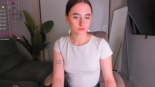 Snapshot of helen_ramsay chatting on 10-29-25, 02:52 helen ramsay online show from 10-29-25, 02:52