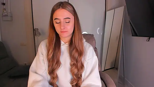 Snapshot of helen_ramsay chatting on 11-21-25, 03:44 helen ramsay online show from 11-21-25, 03:44