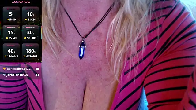 Snapshot of JennaDeluxe chatting on 01-08-26, 08:05 JennaDeluxe online show from 01-08-26, 08:05