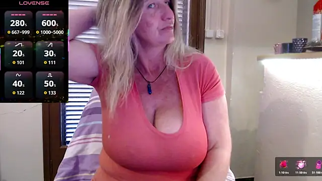 Snapshot of JennaDeluxe chatting on 01-15-26, 10:20 JennaDeluxe online show from 01-15-26, 10:20