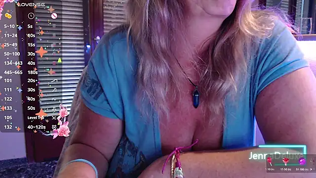 Snapshot of JennaDeluxe chatting on 07-04-26, 04:07 JennaDeluxe online show from 07-04-26, 04:07