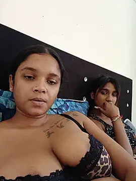 Snapshot of Indianqueen03 chatting on 07-07-26, 10:52 Indianqueen03 online show from 07-07-26, 10:52