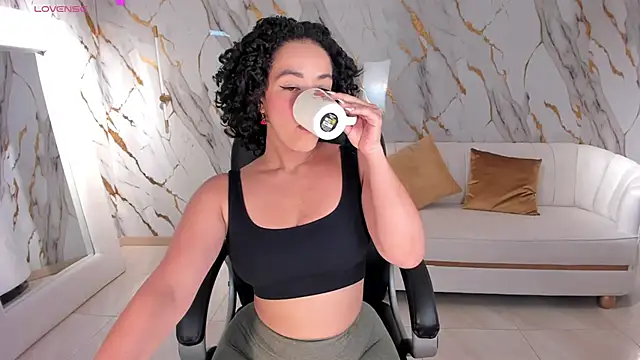 AlessaRomero online show from 03-10-25, 07:29