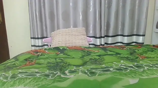 Snapshot of Fine_assie chatting on 02-07-26, 12:14 Fine assie online show from 02-07-26, 12:14