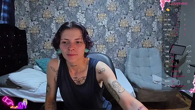 Snapshot of pretty_cristal69 chatting on 07-11-26, 01:03 pretty cristal69 online show from 07-11-26, 01:03