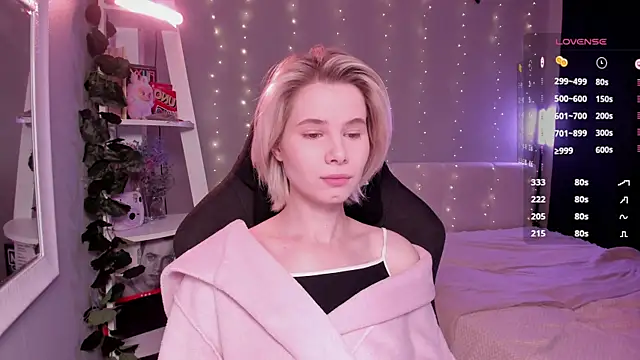 Snapshot of enigma_mia chatting on 10-05-25, 09:29 enigma mia online show from 10-05-25, 09:29