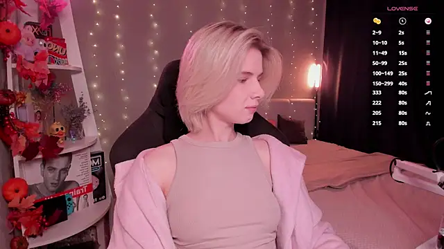 Snapshot of enigma_mia chatting on 10-11-25, 09:30 enigma mia online show from 10-11-25, 09:30