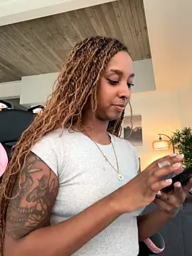 Your Paris online show from 09-08-25, 11:37