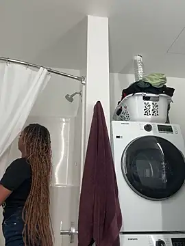 Your Paris online show from 10-20-25, 02:39