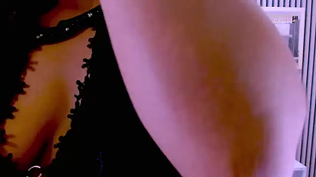 sarah cream online show from 06-17-26, 04:04