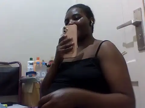 queenzuena online show from 05-25-26, 12:11