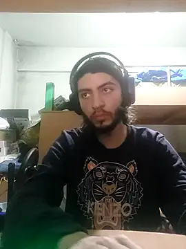 Snapshot of kleineid77 chatting on 02-15-25, 03:39 kleineid77 online show from 02-15-25, 03:39