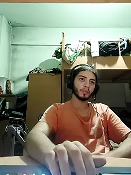 Snapshot of kleineid77 chatting on 10-28-25, 10:01 kleineid77 online show from 10-28-25, 10:01