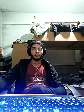 Snapshot of kleineid77 chatting on 11-25-25, 04:18 kleineid77 online show from 11-25-25, 04:18