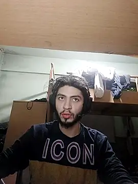 Snapshot of kleineid77 chatting on 12-13-25, 09:53 kleineid77 online show from 12-13-25, 09:53