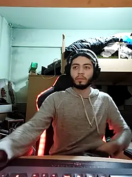 Snapshot of kleineid77 chatting on 02-12-26, 05:19 kleineid77 online show from 02-12-26, 05:19