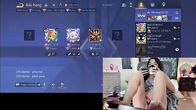 Snapshot of Berrysweet_68 chatting on 10-15-25, 06:24 Berrysweet 68 online show from 10-15-25, 06:24