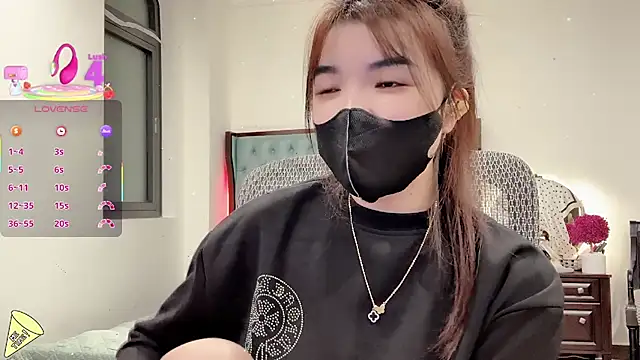 Snapshot of Berrysweet_68 chatting on 10-28-25, 02:31 Berrysweet 68 online show from 10-28-25, 02:31