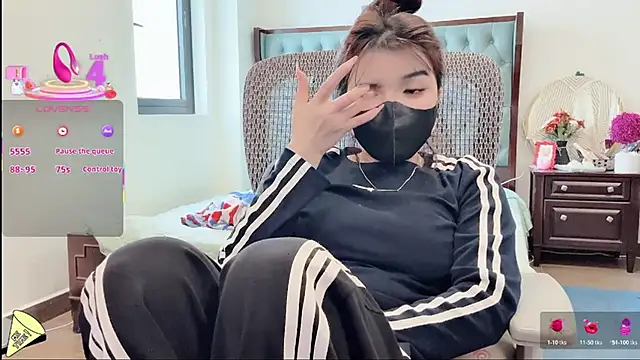 Snapshot of Berrysweet_68 chatting on 11-06-25, 02:34 Berrysweet 68 online show from 11-06-25, 02:34