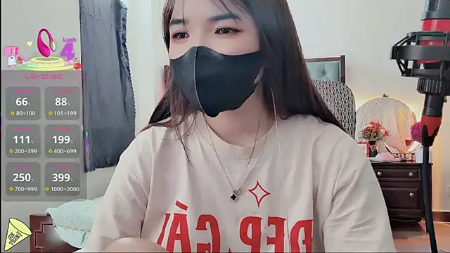 Snapshot of Berrysweet_68 chatting on 11-15-25, 05:49 Berrysweet 68 online show from 11-15-25, 05:49