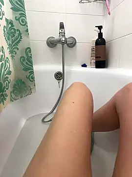 Snapshot of Adela_Vetta chatting on 12-21-25, 05:58 Adela Vetta online show from 12-21-25, 05:58