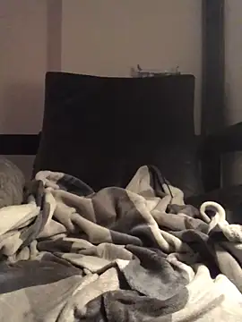 Snapshot of Simboxxx040 chatting on 12-18-24, 05:04 Simboxxx040 online show from 12-18-24, 05:04