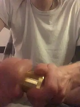 Snapshot of Simboxxx040 chatting on 12-19-24, 05:29 Simboxxx040 online show from 12-19-24, 05:29