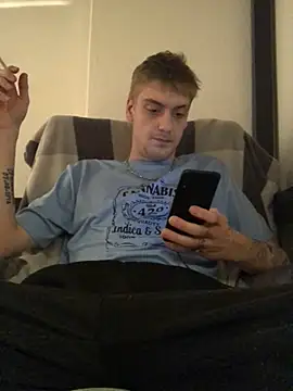 Snapshot of Simboxxx040 chatting on 01-07-25, 11:03 Simboxxx040 online show from 01-07-25, 11:03