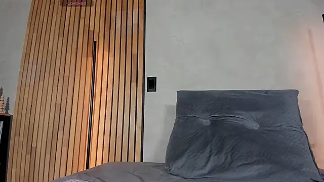 Snapshot of honeyhot69__ chatting on 11-22-25, 11:42 honeyhot69 online show from 11-22-25, 11:42