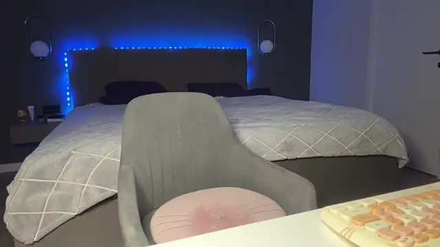 Snapshot of KristalNight chatting on 01-13-26, 04:18 KristalNight online show from 01-13-26, 04:18