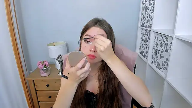 GraceLips online show from 10-05-25, 05:39