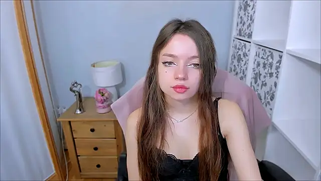 GraceLips online show from 11-03-25, 06:58